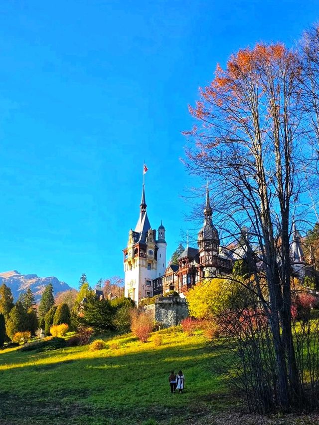 🏰 Where Royal Dreams Meet the Mountains – Discover Peleș Castle