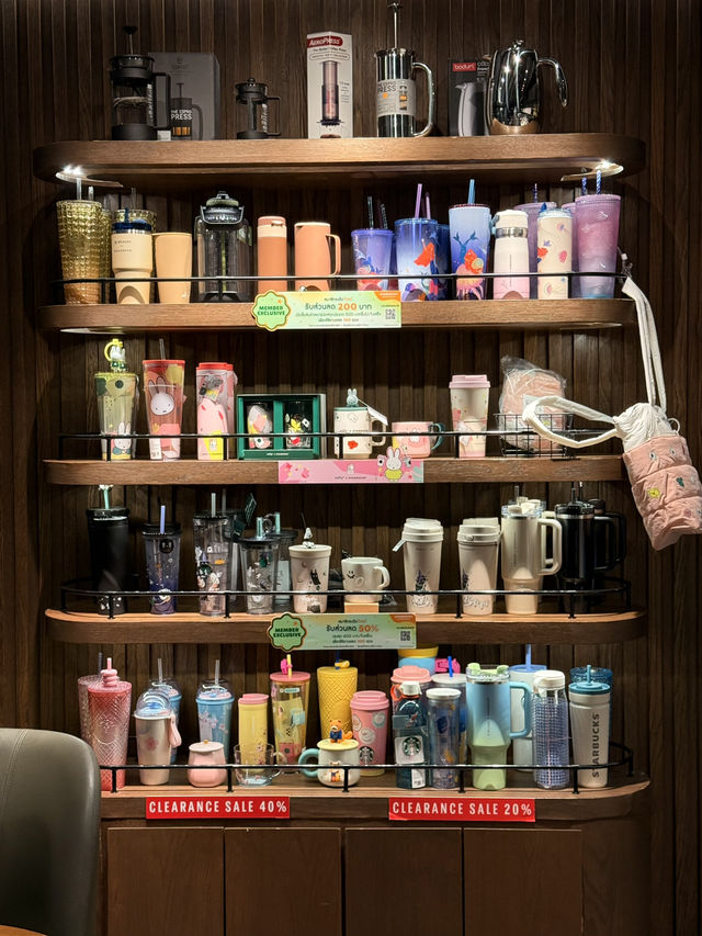 “Starbuck At Emquartier🍵” 