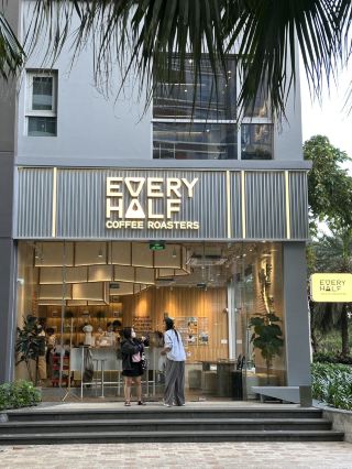 ホーチミンカフェ巡りෆ⃛ 都会のオアシスで楽しむスペシャルティコーヒー。