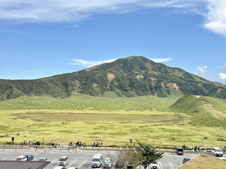 綠意遼闊的火山地貌:草千里,放眼阿蘇群山與沉靜身心的淨土