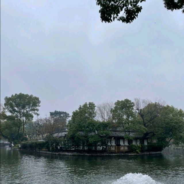 月湖公園氣氛悠閒放鬆