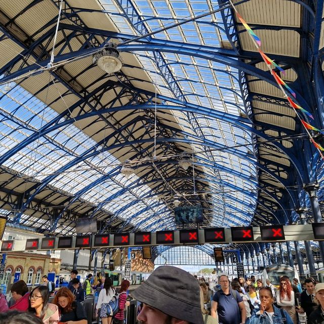 🚂 Exploring Brighton: All Aboard at Brighton Train Station! 🏞️ 