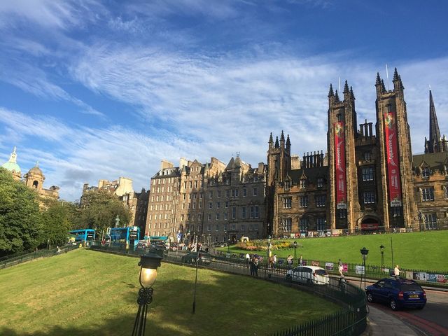 Enchanted by Edinburgh: A Tale of Two Cities