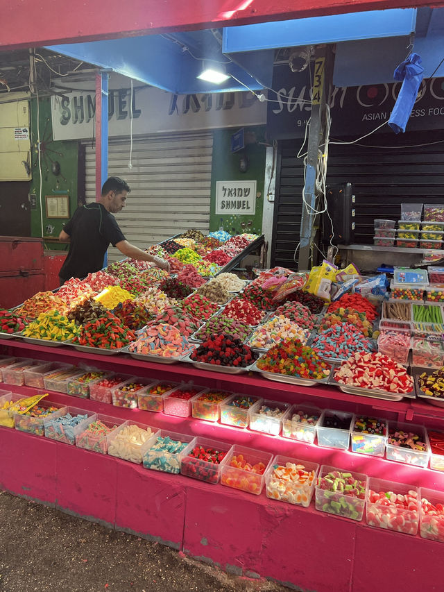Tel Aviv: Hummus, Heatwaves & Hot People