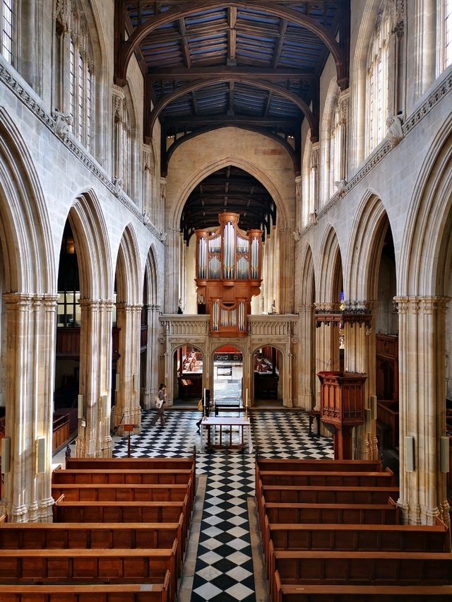 St Mary's Church: The Heart of Oxford's Spiritual and Academic Heritage