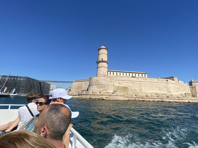 マルセイユ旧港からフリオール諸島へ