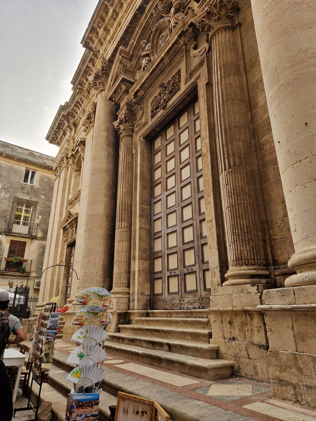 This gorgeous town is just 1 hour from Catania — and feels like a dream🇮🇹
