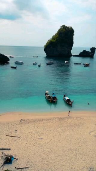 🌊 Nui Bay: A Secluded Cove of Phi Phi’s Wild Beauty 🇹🇭✨