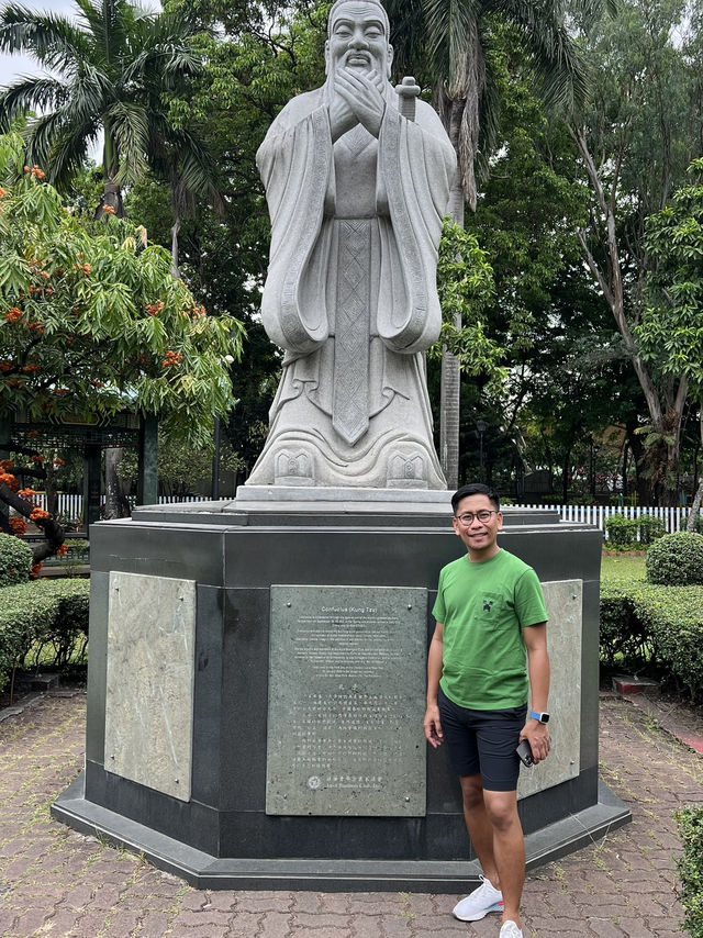 Walking tour to Manila's finest spots! 🇵🇭