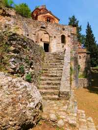 🏰 Mystras – The Byzantine Ghost City of the Peloponnese