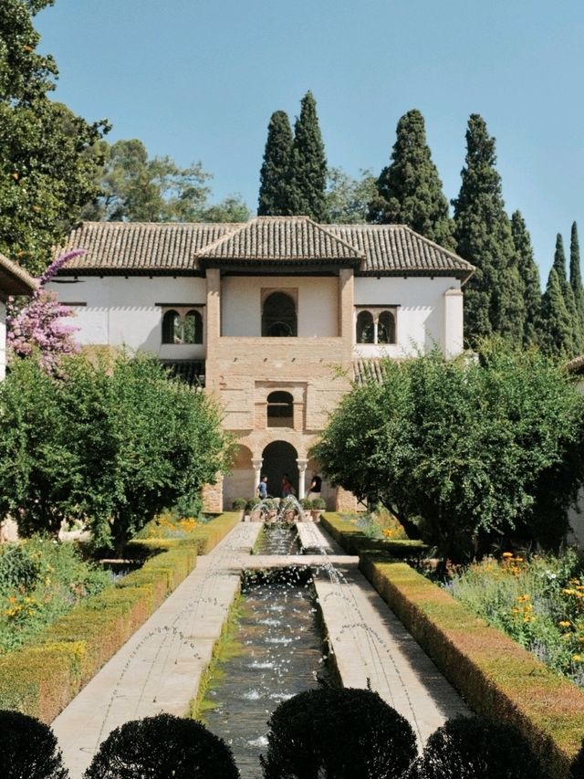 Alhambra: A Dream of Moorish Splendor ✨  