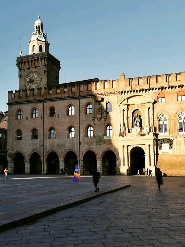 🍝 Bologna – Italy’s Hidden Gem of Food, Culture & Towers