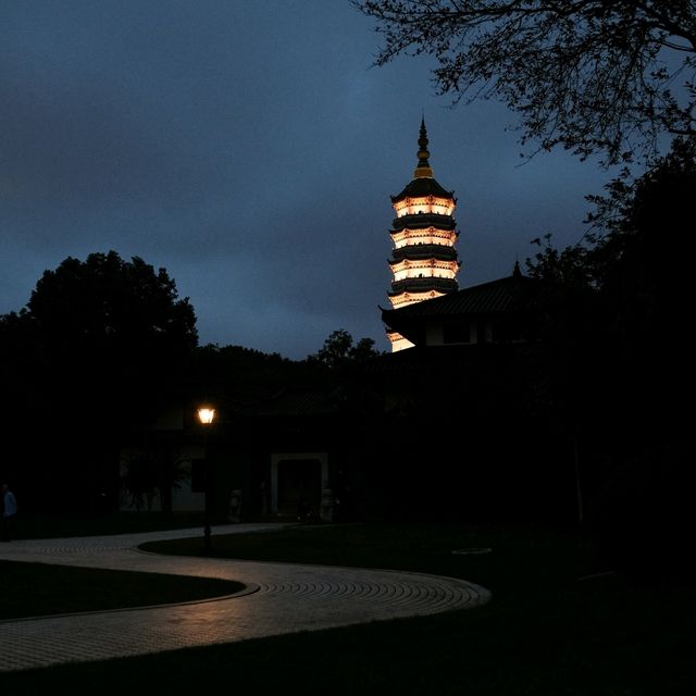 🌙Huiyuan Garden by Night: A Quiet Stroll Through Anhui Miniatures & Lantern Glow