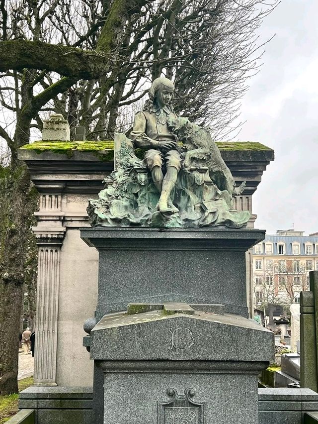 Cozy yet spooky in Paris 💫 Cozy yet spooky in Paris 💫