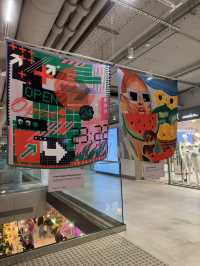 Silky painting in Neglinnaya gallery 