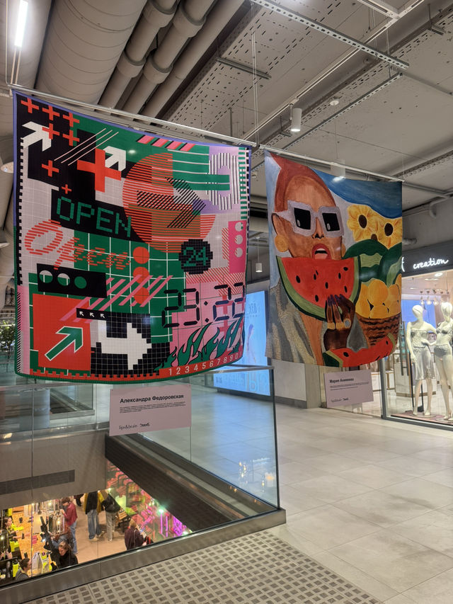 Silky painting in Neglinnaya gallery 