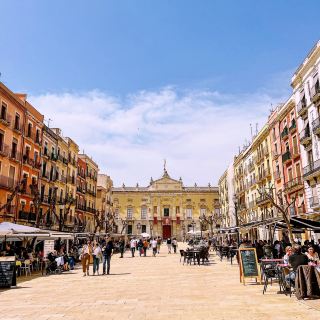 เส้นทางสีฟ้าคราม: ความฝันแห่งเมดิเตอร์เรเนียนจากซิทเจสสู่วาเลนเซีย 🇪🇸