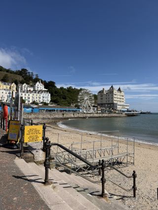 란디드노(Llandudno)에서 즐기는 완벽한 해변의 휴식과 숨 막히는 절경.