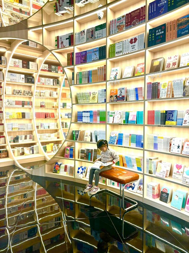 深圳首發新進潮流書店