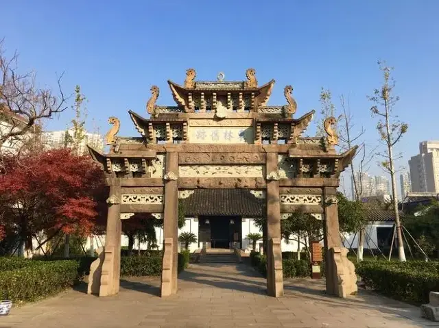 The Donglin Academy, located in Liangxi District, Wuxi City, Jiangsu Province, is one of the famous academies in ancient China