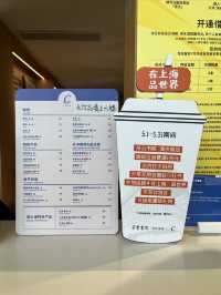 來滴水湖畔的朵雲書院看書上的雲