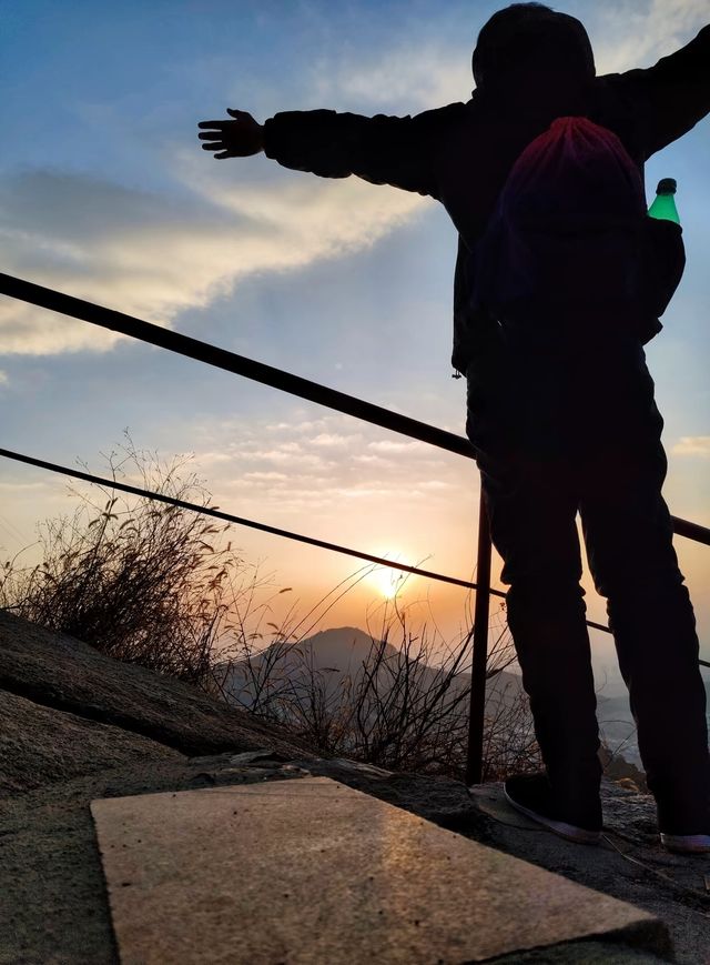 秦皇島碣石山 朝陽與碣石