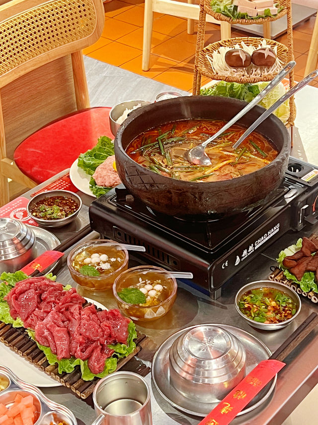 住黃金位置的上海酒店，夏日酸湯冰粉醉蝦綠豆湯全吃遍！