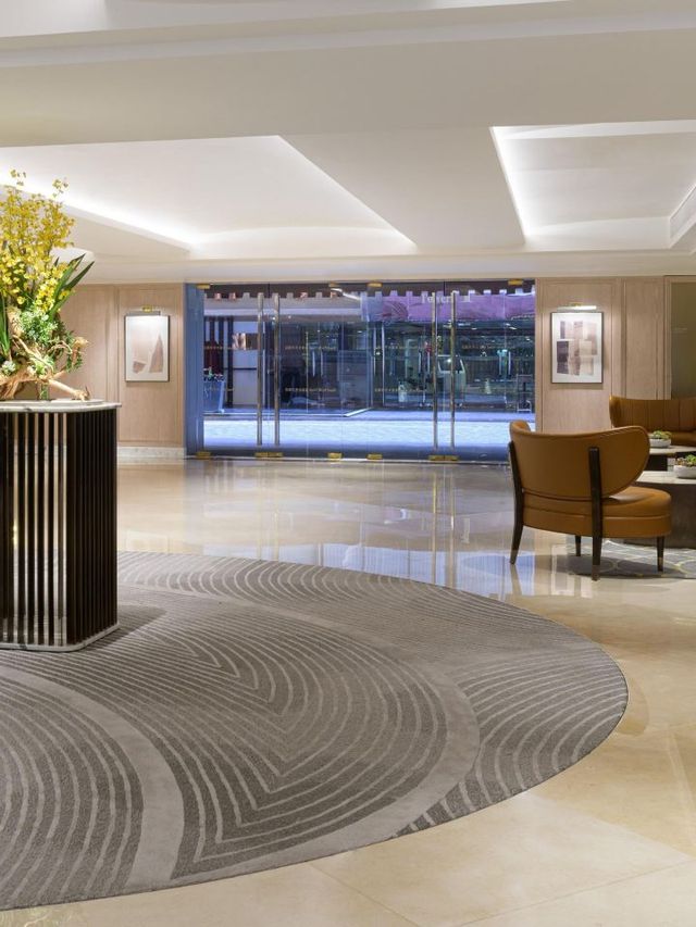 🌆 Kowloon's Royal Pacific: Budget Luxury & Views 🏨✨