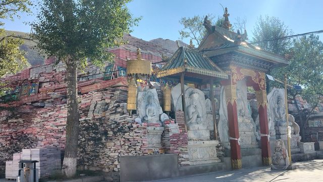 玉樹新寨嘉那嘛呢石經城，藏族信眾聚集地