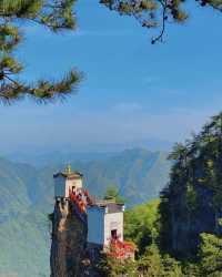 塔雲山，「天下最險道觀」。