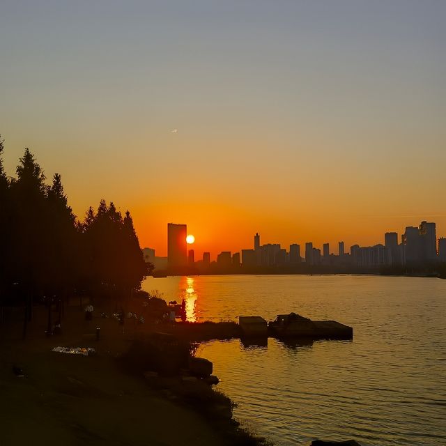 長沙西湖公園的日落。