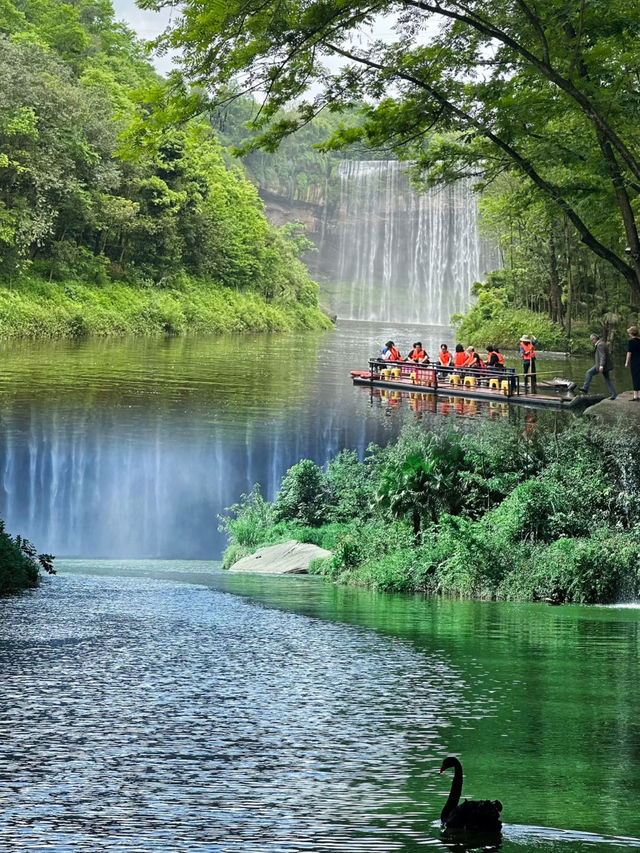 重慶旅遊，去萬州看亞洲第一大瀑布。