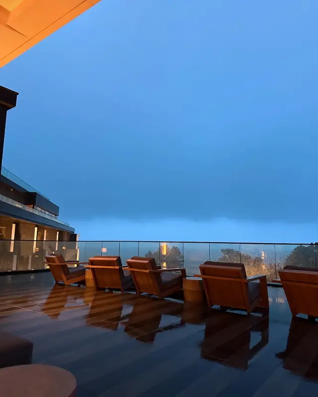 "Jeju Island JW Marriott Hotel: A Luxurious Family Vacation Choice." 