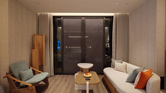 新開的成都世園瀑布美憬閣酒店，仿佛住進了美術館。