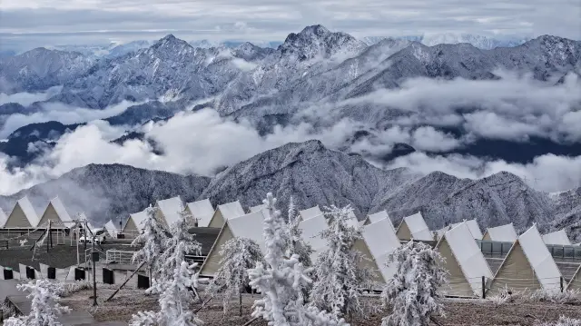 Niubei Mountain 2-Day Tour - Sea of Clouds, Gongga Snow Mountain. 