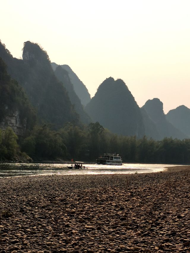 夕陽江畔嘅寧靜時光