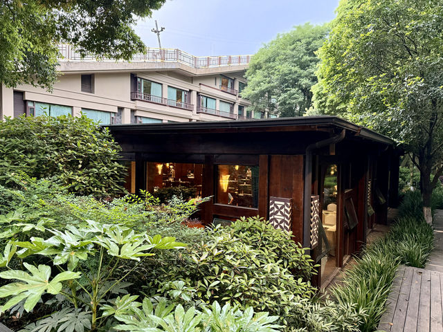森林中的五星級酒店～青城山豪生大酒店