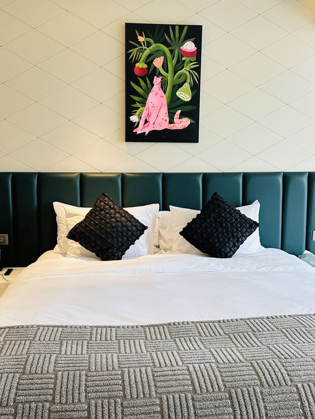 A hidden oasis of hot springs and cocktails in the city center