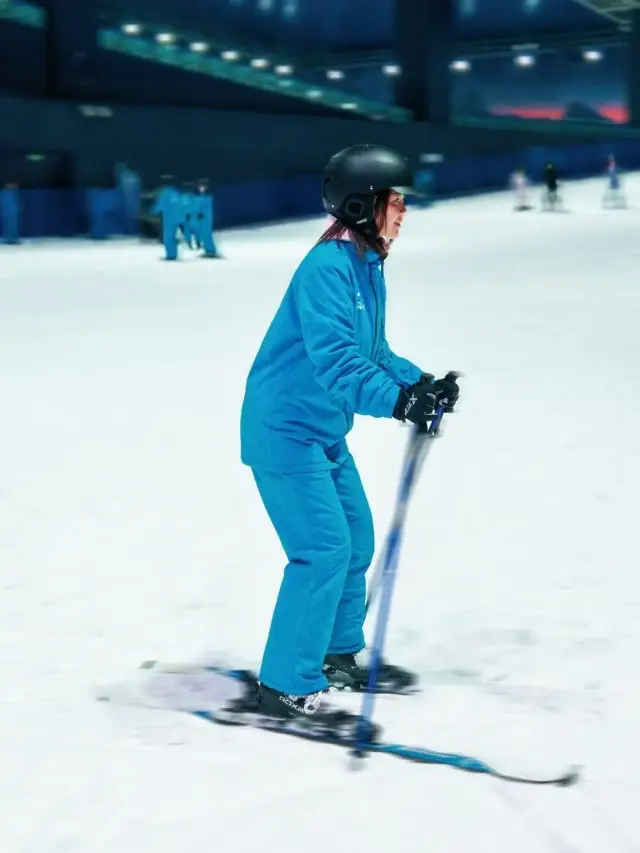 The scorching summer is the perfect time to go skiing~