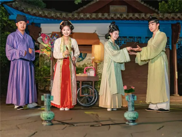 Admission is 188 yuan, offering an experience of the thousand-year-old Song Dynasty culture at Three Pools Mirroring the Moon