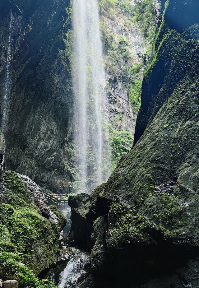 地表最像異世界的地方！我在重慶龍水峽地縫被美到失語🪨