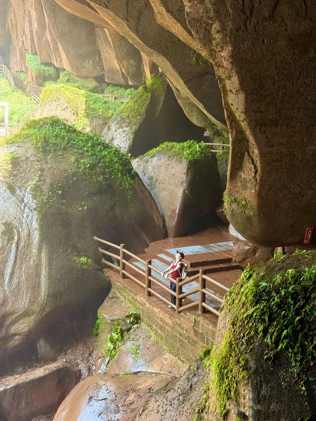 這是一份非常詳細的赤水丹霞大瀑布旅遊攻略，希望能助您暢遊這座「長江丹霞第一瀑」！