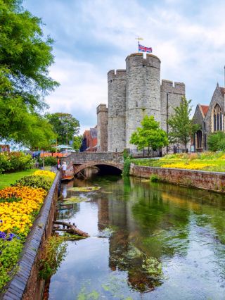A British town that could rely on its beauty but chooses to rely on its charm and history