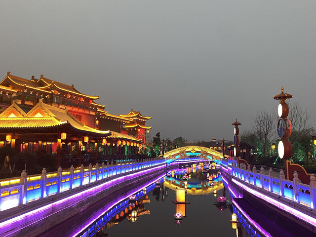 開封清明上河園夜景打卡亞朵住宿便捷指南