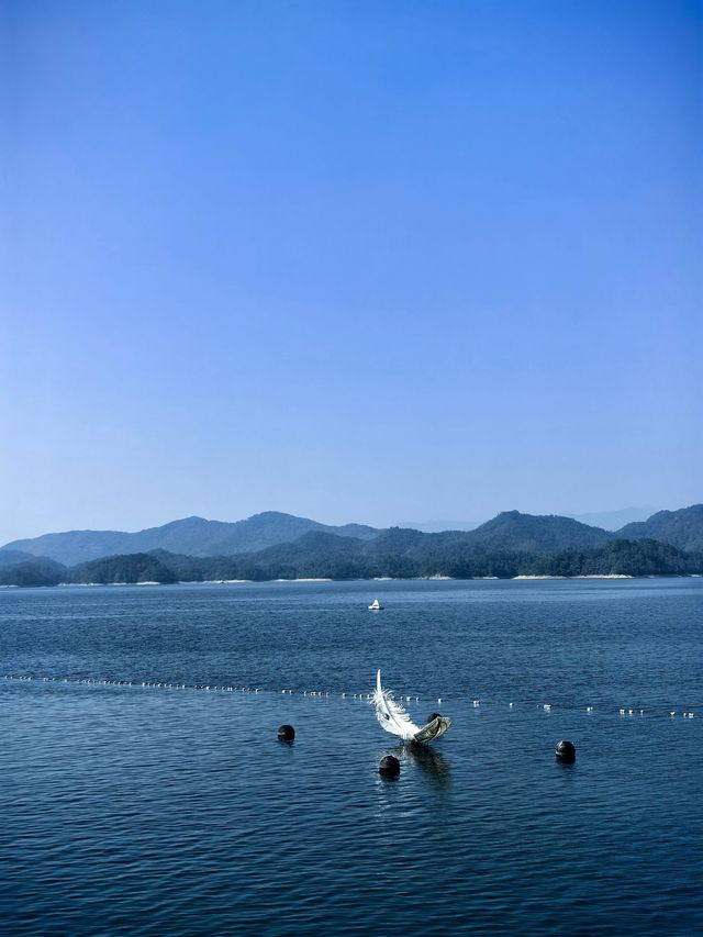 秋天來千島湖別有風味，水天一色美如畫！