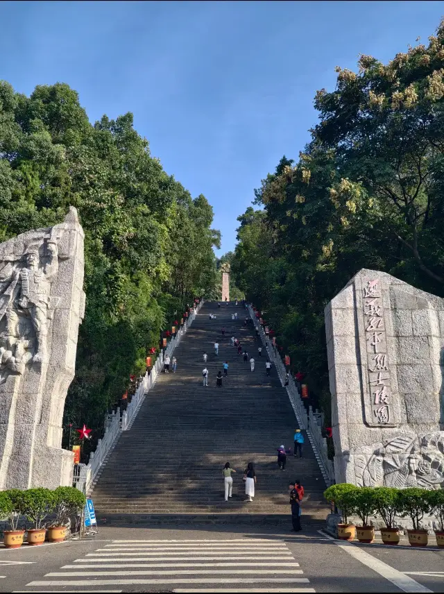 Nghĩa trang liệt sĩ Hồng quân Tuân Nghĩa và Công viên rừng núi Phượng Hoàng