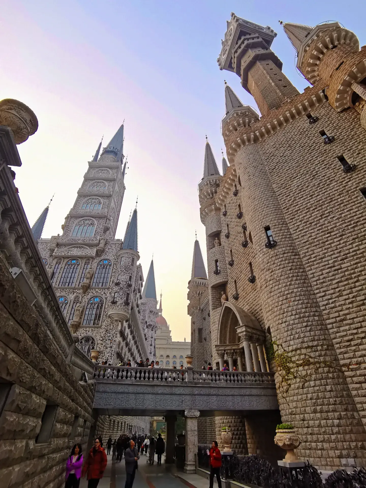 Half European-style Hogwarts, half Chinese-style horror｜Hebei Academy of Fine Arts