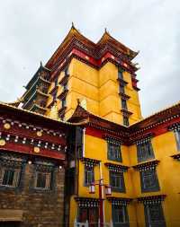 木里大寺:雪山下的金色信仰