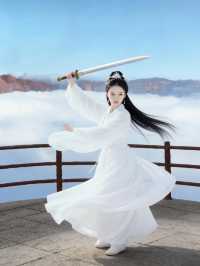 沒錯,下雪後的太行山加上白色穿搭就跟武俠片是一樣的感覺