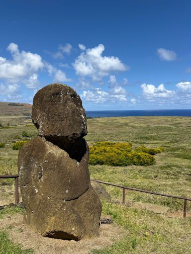 ラノ・ララク旅行ガイド: モアイ像が生まれた神秘的な採石場 | Trip